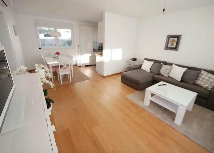 Villa More ماكارسكا