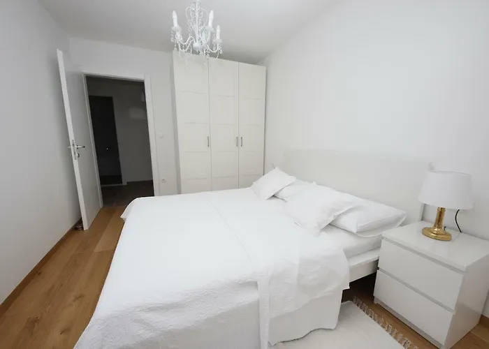 Villa More ماكارسكا